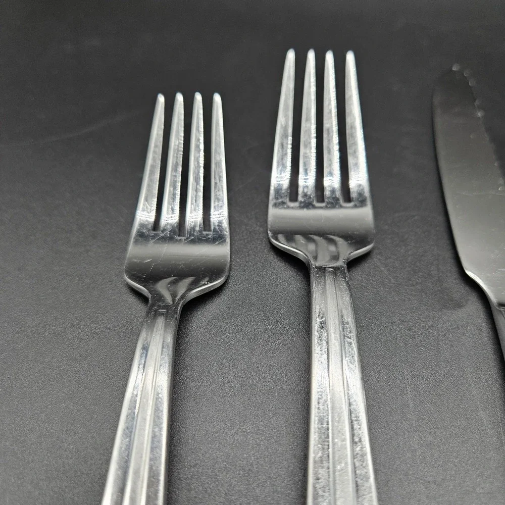 Oneida CIRCUIT 5pc Place Setting Stainless Flatware Pierced Glossy Satin Vietnam